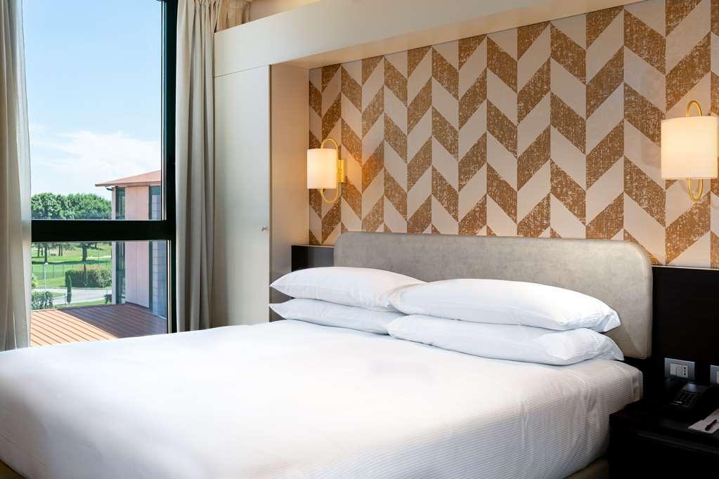 Готель Doubletree By Hilton Milan Malpensa Solbiate Olona Номер фото