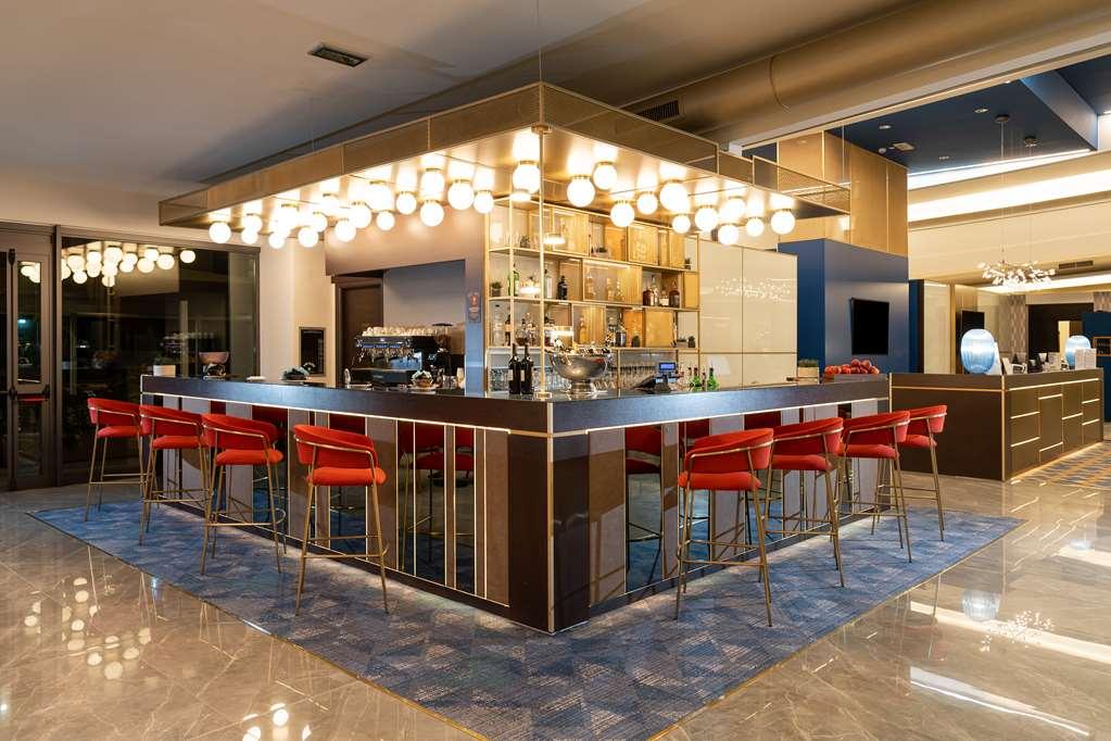 Готель Doubletree By Hilton Milan Malpensa Solbiate Olona Ресторан фото