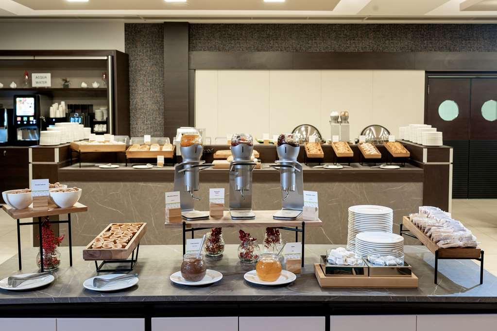 Готель Doubletree By Hilton Milan Malpensa Solbiate Olona Ресторан фото