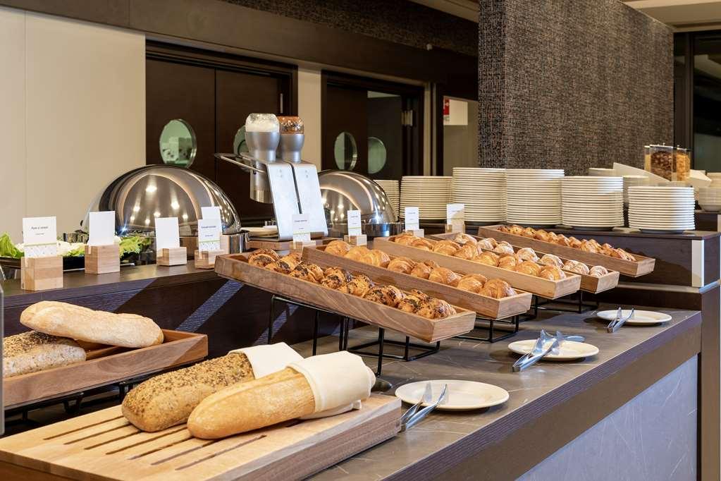 Готель Doubletree By Hilton Milan Malpensa Solbiate Olona Ресторан фото