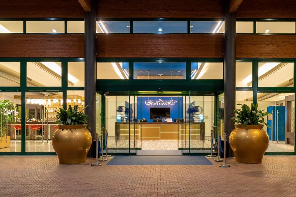 Готель Doubletree By Hilton Milan Malpensa Solbiate Olona Екстер'єр фото